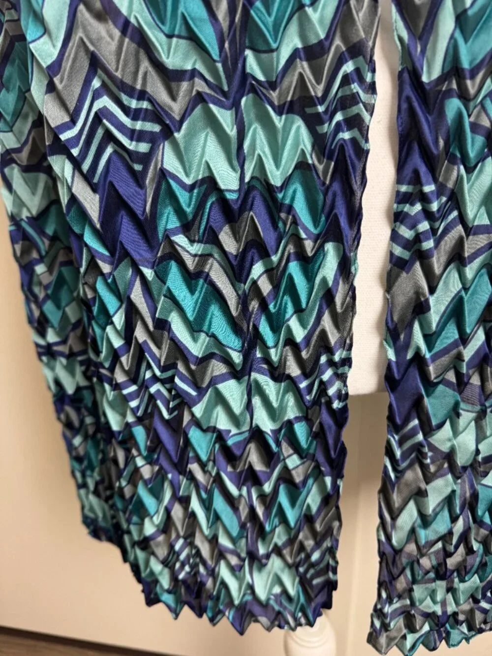 Frank Lloyd Wright  Pleated Chevron  Long 80